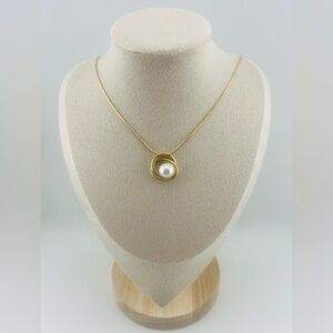 Elegant stainless steel Gold Pearl Pendant Necklace